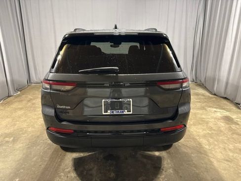 Used 2023 Jeep Grand Cherokee Altitude AWD/4WD image 27