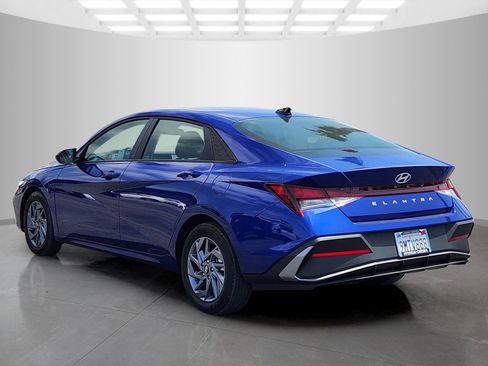 Used 2024 Hyundai Elantra SEL FWD image 5