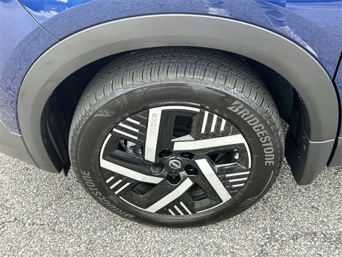 Certified 2025 Nissan Kicks SV image 10