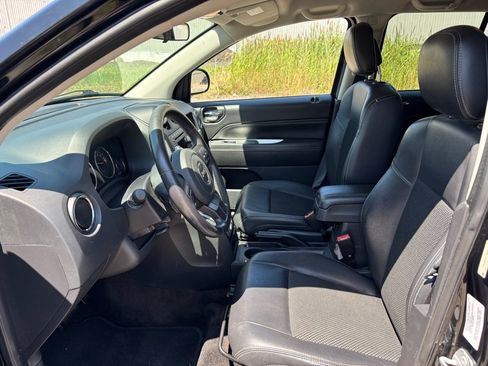 Used 2014 Jeep Compass Latitude AWD/4WD image 9