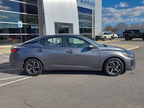 Used 2024 Nissan Sentra SV image 2