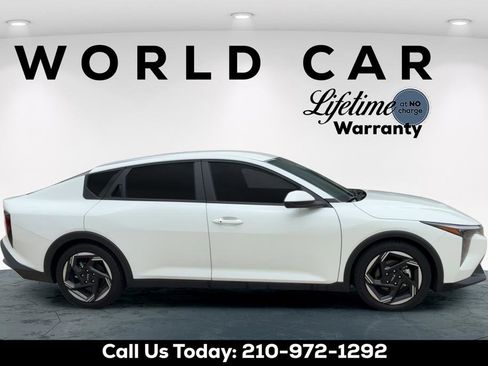 Used 2025 Kia K4 EX image 2