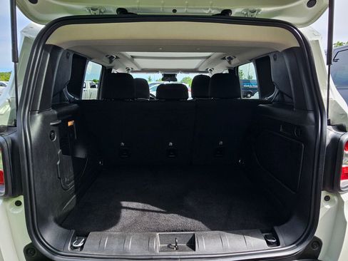 Used 2023 Jeep Renegade Latitude w/ Sun/Sound Group AWD/4WD image 30