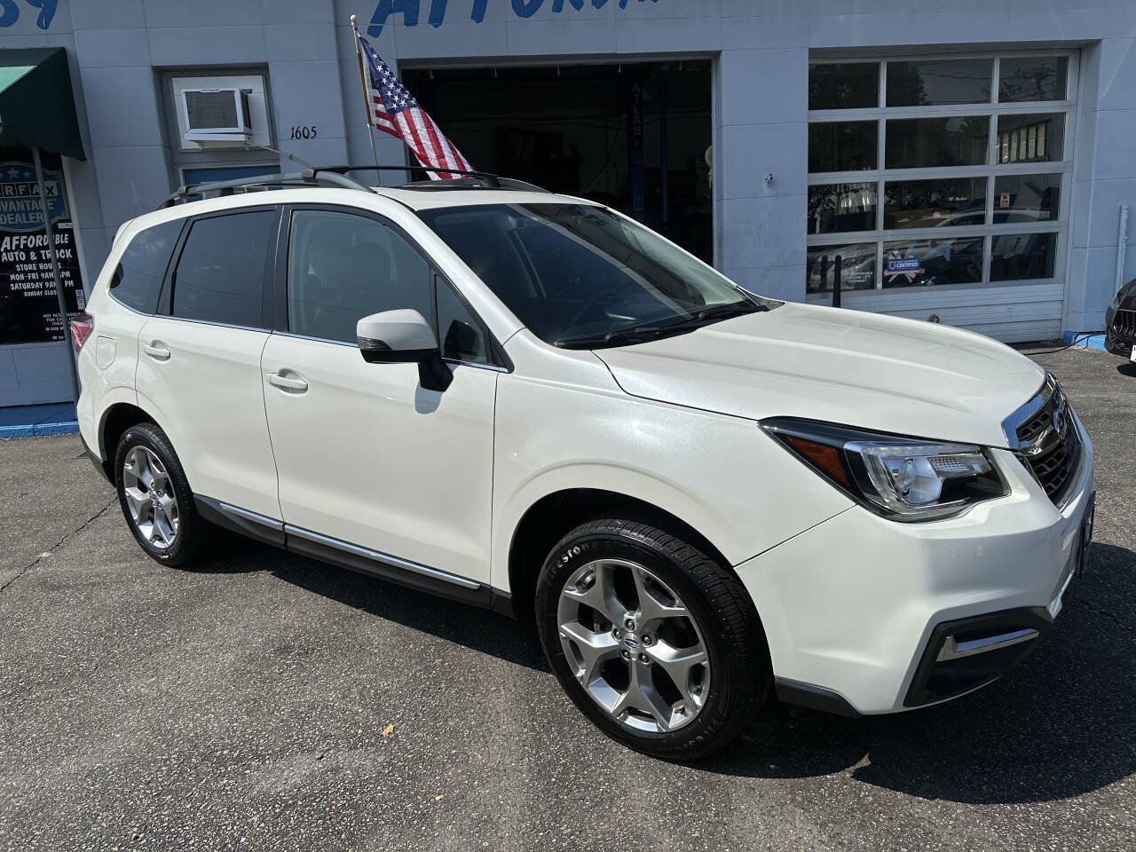 Used 2018 Subaru Forester 2.5i Touring AWD/4WD image 4