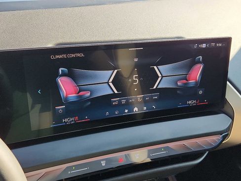 Used 2025 BMW X3 xDrive30i w/ Convenience Package image 16