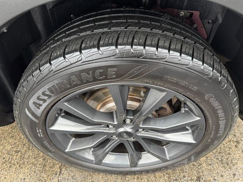 Used 2018 Ford Explorer XLT w/ Equipment Group 202A image 21