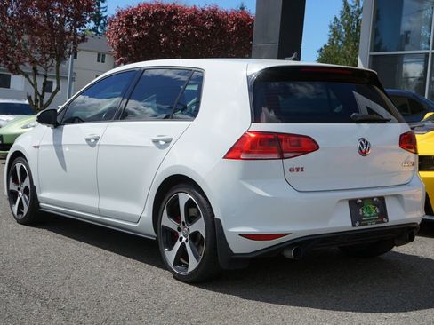 Used 2017 Volkswagen GTI SE image 3