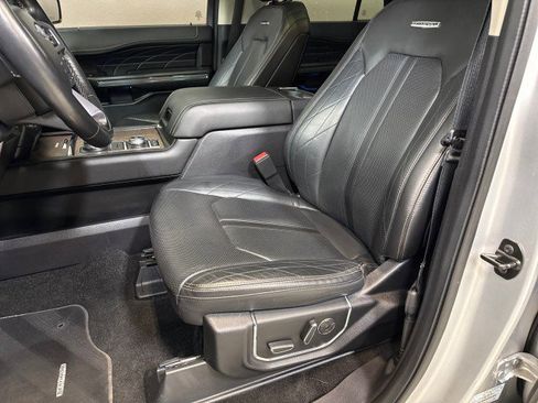 Used 2018 Ford Expedition Platinum image 18