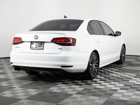 Used 2016 Volkswagen Jetta Sport image 7