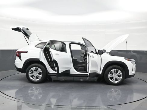 Used 2024 Chevrolet Trax LS FWD image 29
