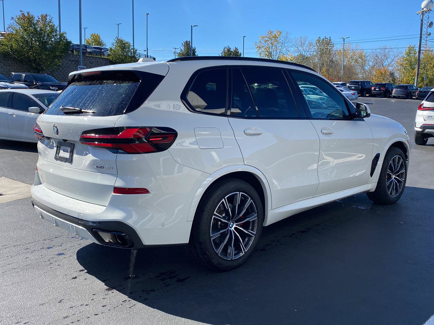 Used 2024 BMW X5 xDrive40i w/ M Sport Package AWD/4WD image 3