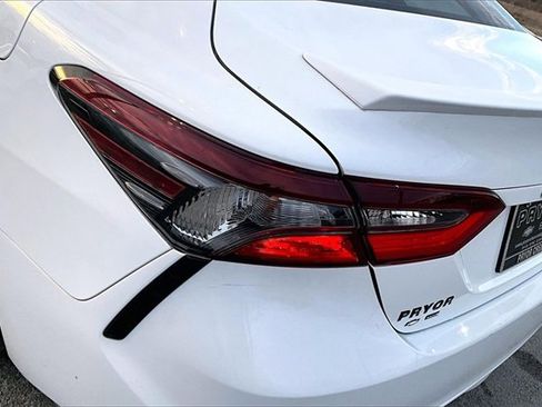 Used 2022 Toyota Camry SE image 23