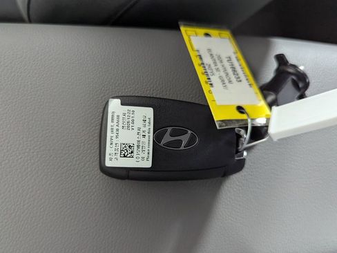 New 2026 Hyundai Elantra SE image 25