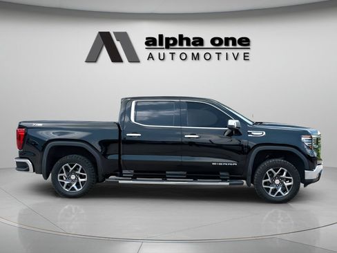 Used 2024 GMC Sierra 1500 SLT AWD/4WD image 4