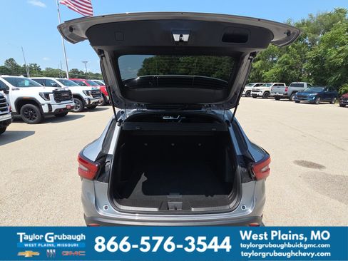Used 2025 Chevrolet Trax RS FWD image 31