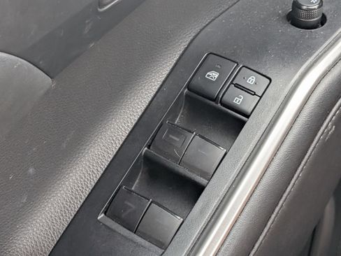 Used 2022 Toyota Highlander XLE AWD/4WD image 23