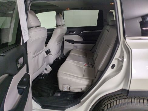 Used 2019 Toyota Highlander Limited AWD/4WD image 28
