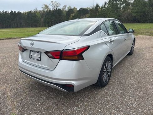 Used 2025 Nissan Altima 2.5 SV image 3