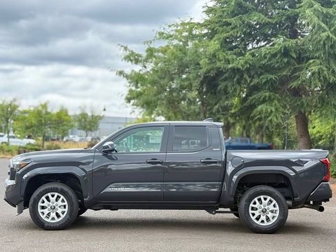 Used 2025 Toyota Tacoma SR5 AWD/4WD image 2