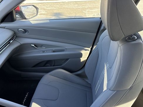 Used 2025 Hyundai Elantra SEL w/ Cargo Package image 22
