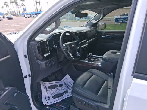 Used 2025 Chevrolet Silverado 1500 LT Trail Boss w/ LT Trail Boss Premium Package AWD/4WD image 10