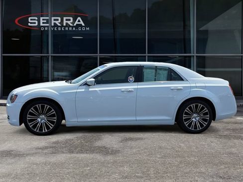 Used 2014 Chrysler 300 S RWD image 2