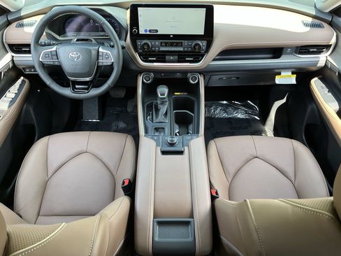 Used 2026 Toyota Grand Highlander AWD image 9