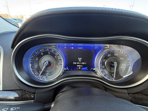 Used 2022 Chrysler 300 Touring L w/ Comfort Group image 21