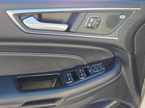 Used 2019 Ford Edge Titanium FWD image 17