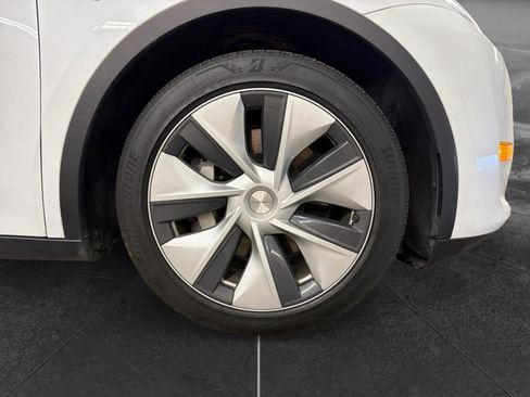 Used 2023 Tesla Model Y Long Range AWD/4WD image 30