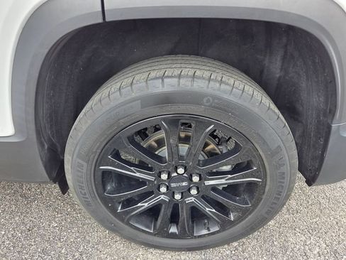 Used 2022 GMC Acadia SLE w/ Driver Convenience Package FWD image 20