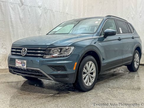 Used 2019 Volkswagen Tiguan SE w/ Panoramic Sunroof Package image 2