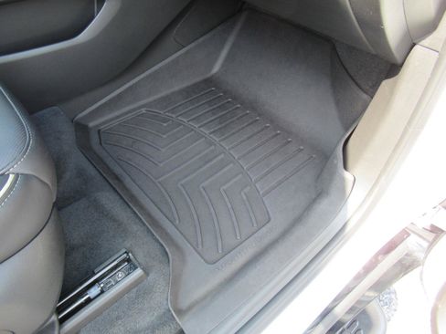 Used 2023 Chevrolet Traverse Premier w/ Redline Edition FWD image 34