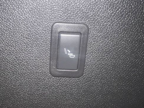 Used 2013 Cadillac Escalade ESV Premium image 28