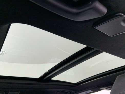 Used 2017 BMW 330i xDrive 330i xDrive w/ Premium Package image 17