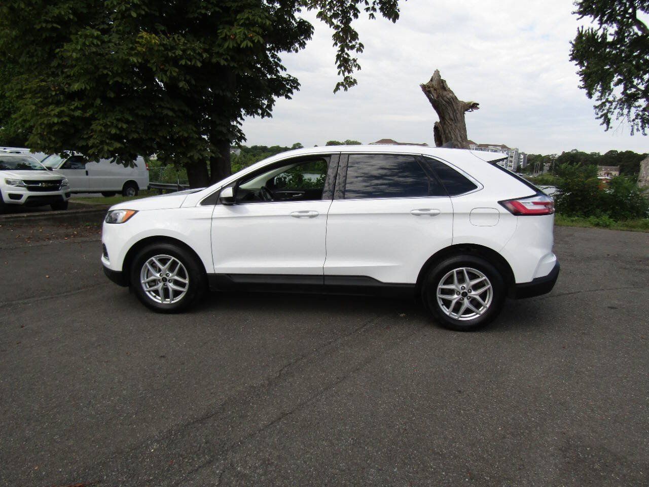 Used 2024 Ford Edge SEL AWD/4WD image 4