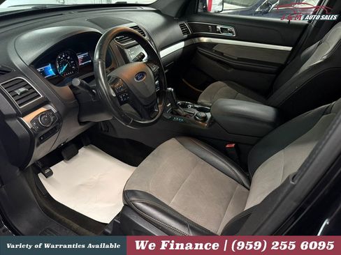 Used 2017 Ford Explorer XLT w/ Equipment Group 202A AWD/4WD image 17