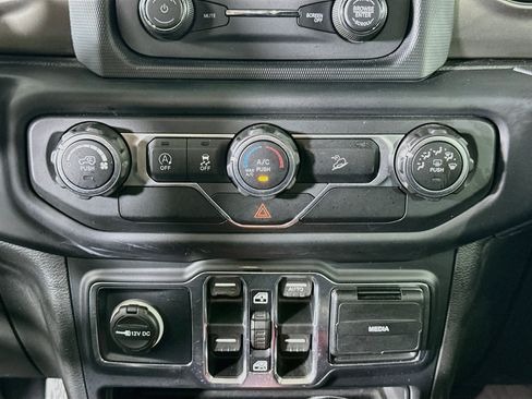 Used 2019 Jeep Wrangler Unlimited Sport S AWD/4WD image 23