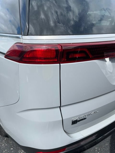 Used 2024 Kia Carnival SX FWD image 4