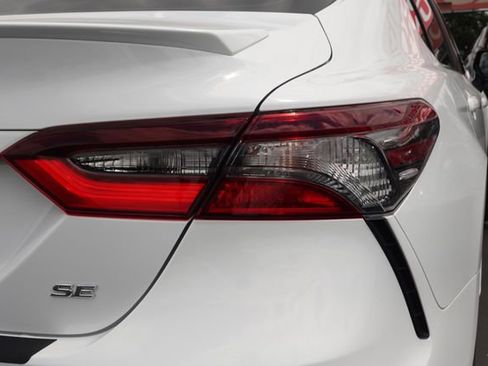 Certified 2022 Toyota Camry SE FWD image 9