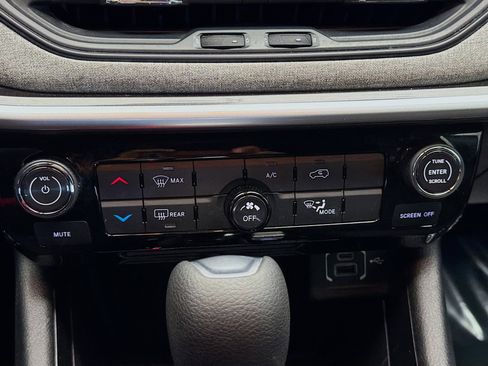 Used 2023 Jeep Compass Sport image 10