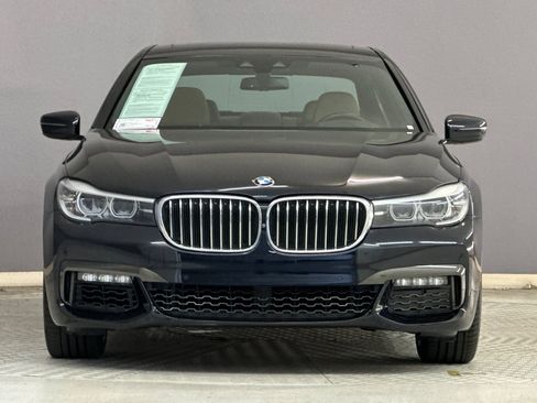 Used 2019 BMW 740i image 5