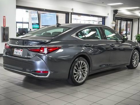 Certified 2025 Lexus ES 300h w/ Luxury Package FWD image 6