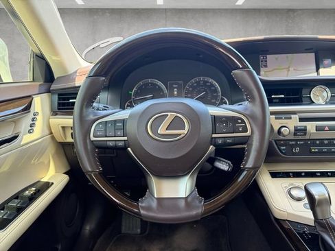 Used 2018 Lexus ES 350 w/ Luxury Package w/Wood Trim FWD image 21