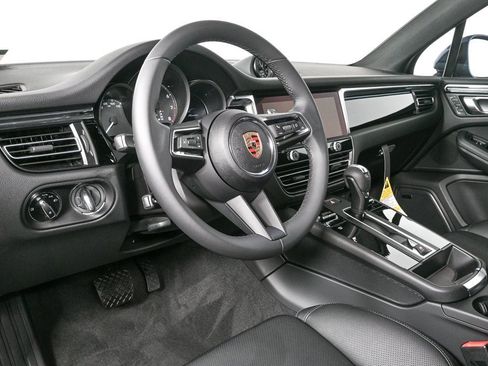 New 2025 Porsche Macan image 4