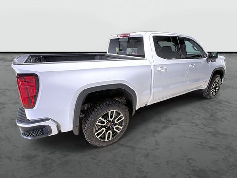 Used 2024 GMC Sierra 1500 AT4 w/ Technology Package AWD/4WD image 4