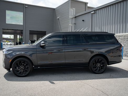 Used 2025 Lincoln Navigator L Reserve w/ Jet Appearance Package AWD/4WD image 14