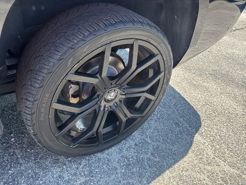 Used 2018 Cadillac Escalade Luxury AWD/4WD image 10