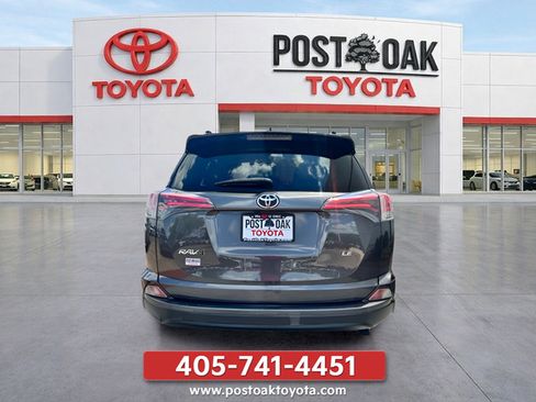 Used 2017 Toyota RAV4 LE FWD image 6
