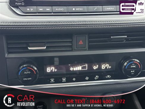 Used 2024 Nissan Rogue SV image 34